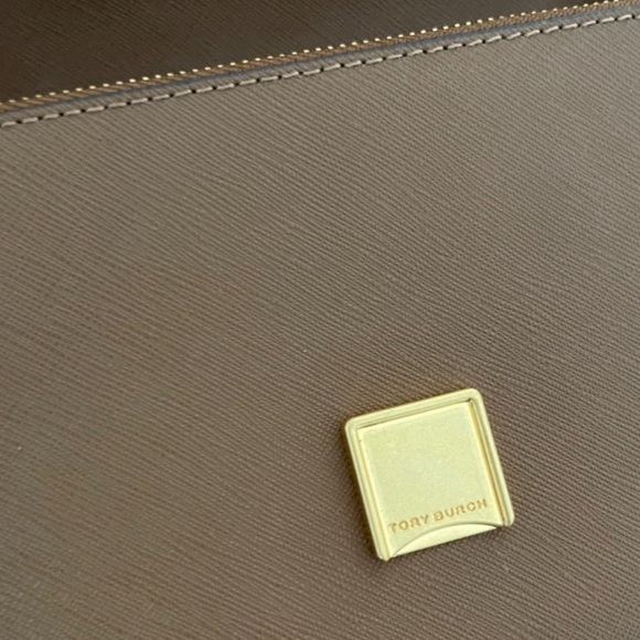 New tory burch Emerson chain wallet crossbody in moose color - Picture 7 of 12